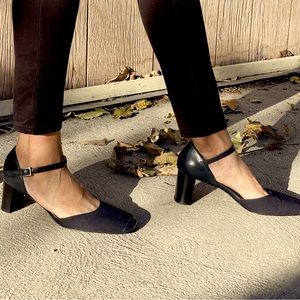 Ann Taylor Mary Janes Made in Italy size 8.5